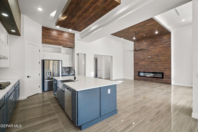 360 RIO DE JAZMIN Circle, El Paso, TX 79932