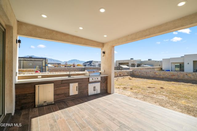 360 RIO DE JAZMIN Circle, El Paso, TX 79932