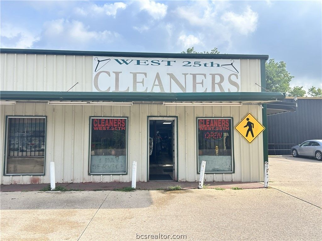 502 West William J Bryan Parkway, Bryan, TX 77803 — exterior