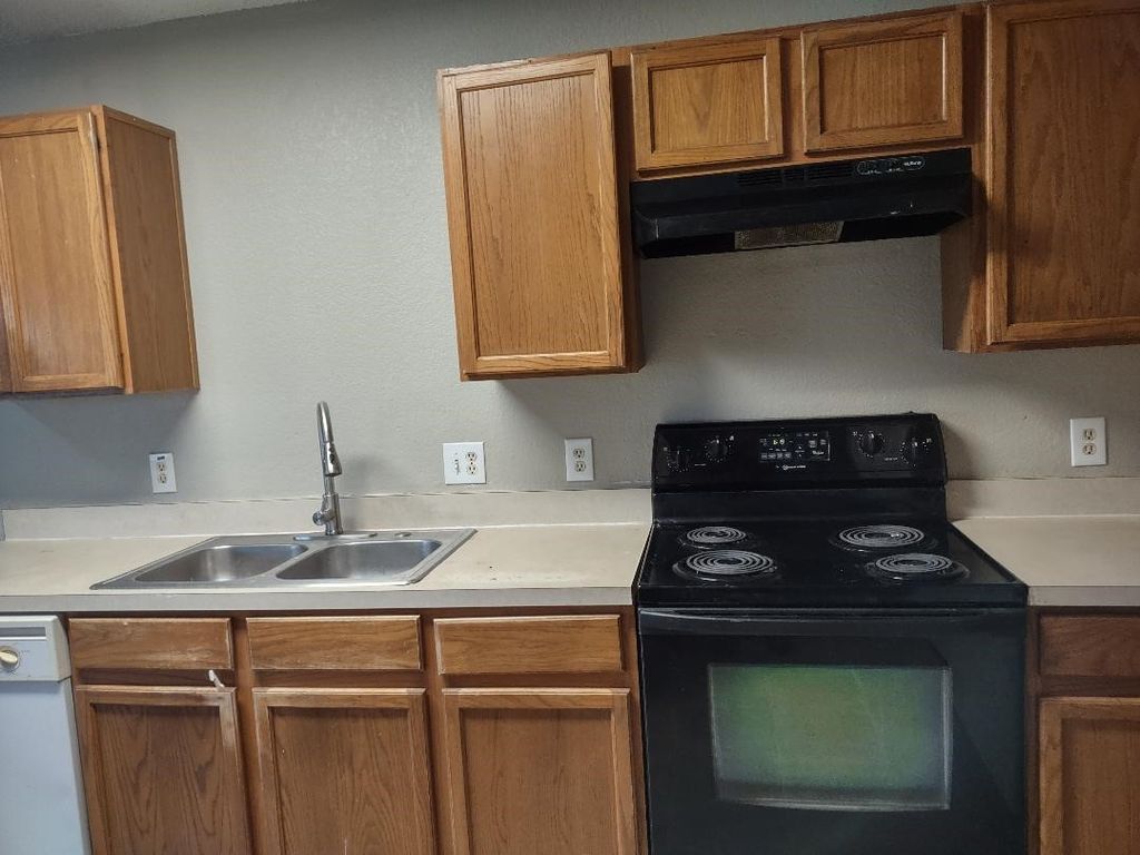 617 Stonewall Drive, Grand Prairie, TX 75052