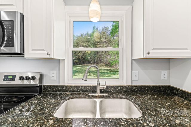 154 Cactus Lane, Franklin, NC 28734