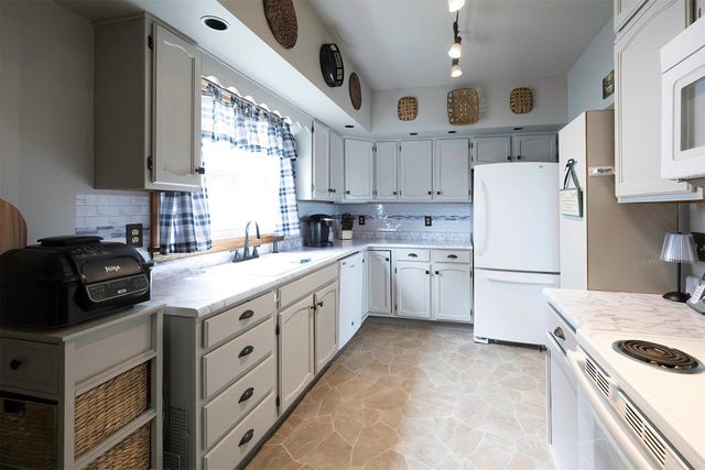 2702 WASHINGTON Avenue, Erie, PA 16508
