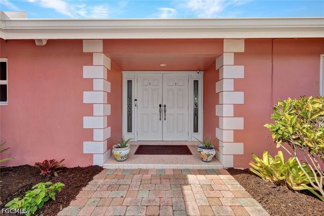 4232 SE 8th PL, Cape Coral, FL 33904