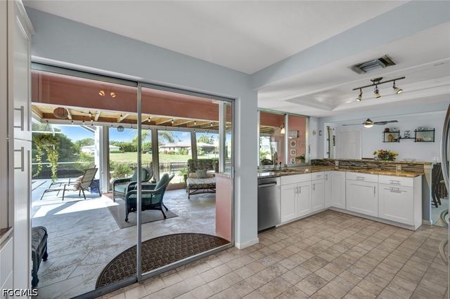 4232 SE 8th PL, Cape Coral, FL 33904