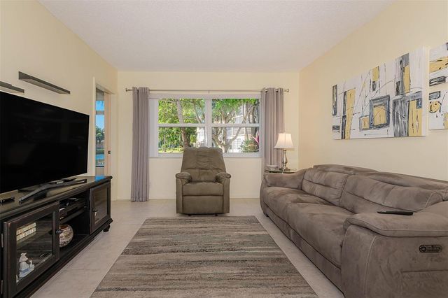 3431 NW 50th Avenue 104, Lauderdale Lakes, FL 33319