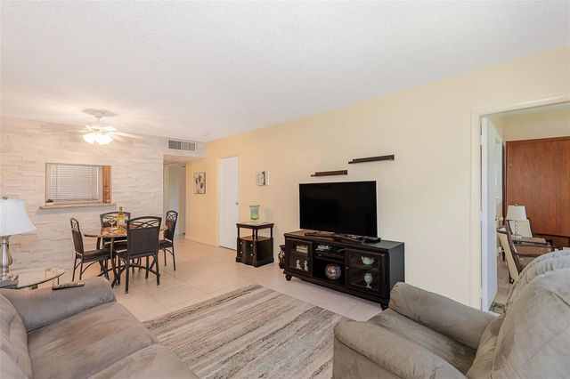 3431 NW 50th Avenue 104, Lauderdale Lakes, FL 33319