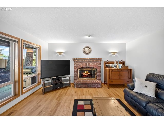 2832 Ne LORIE Dr, Hillsboro, OR 97124