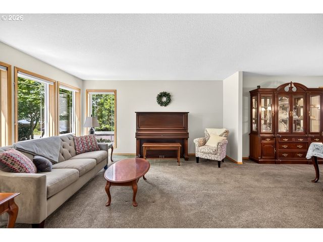 2832 Ne LORIE Dr, Hillsboro, OR 97124