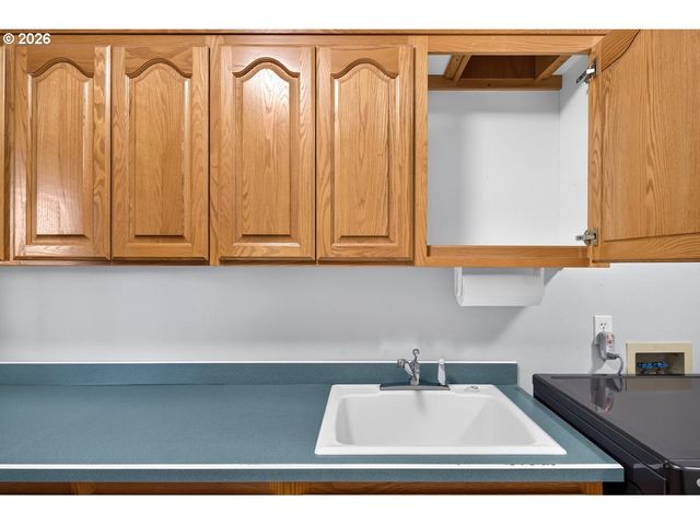 2832 Ne LORIE Dr, Hillsboro, OR 97124