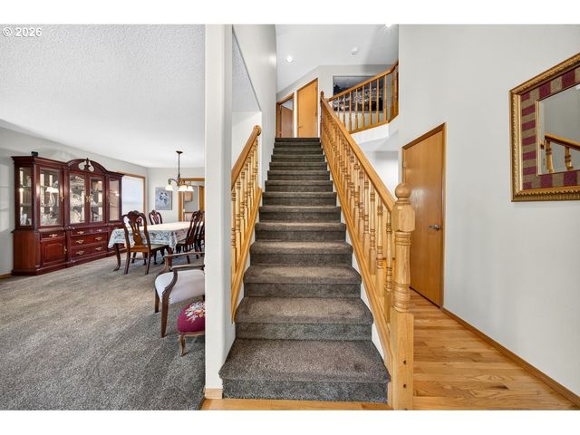 2832 Ne LORIE Dr, Hillsboro, OR 97124