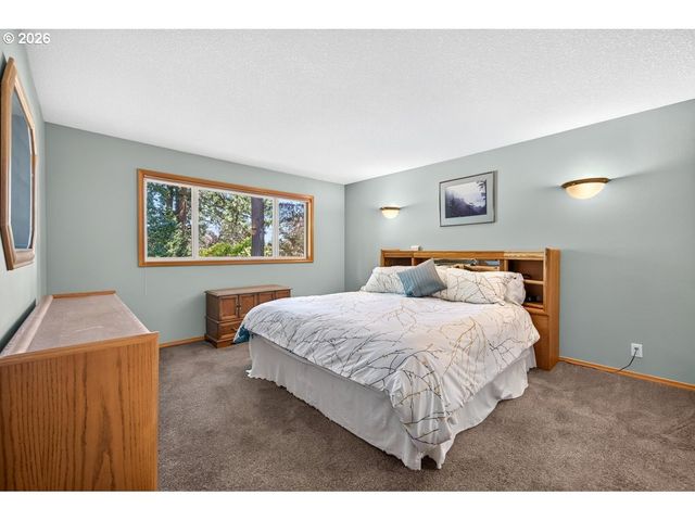 2832 Ne LORIE Dr, Hillsboro, OR 97124