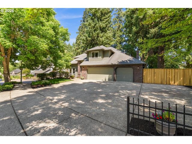 2832 Ne LORIE Dr, Hillsboro, OR 97124