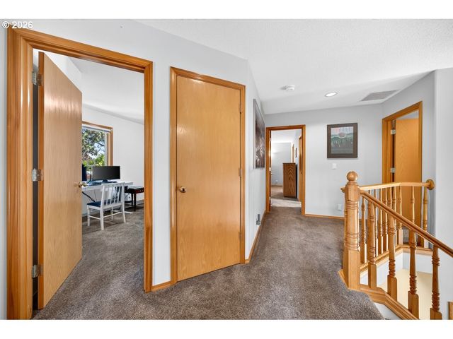 2832 Ne LORIE Dr, Hillsboro, OR 97124