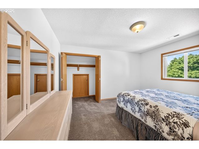 2832 Ne LORIE Dr, Hillsboro, OR 97124