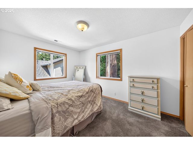2832 Ne LORIE Dr, Hillsboro, OR 97124