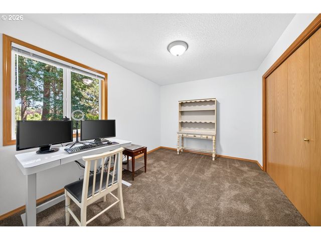 2832 Ne LORIE Dr, Hillsboro, OR 97124