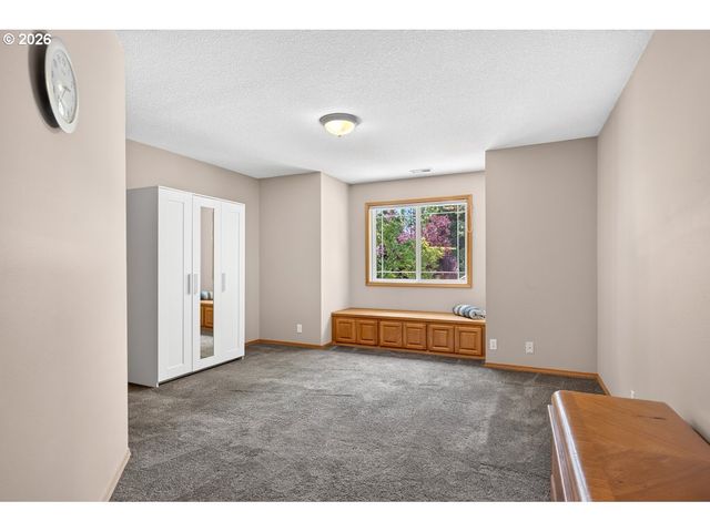 2832 Ne LORIE Dr, Hillsboro, OR 97124