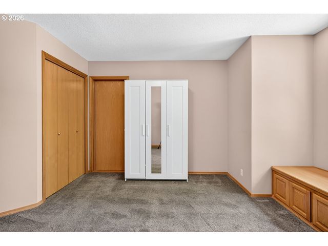 2832 Ne LORIE Dr, Hillsboro, OR 97124