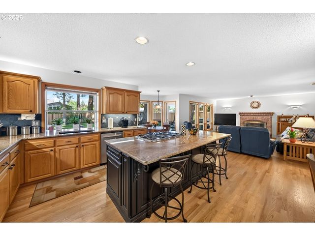2832 Ne LORIE Dr, Hillsboro, OR 97124