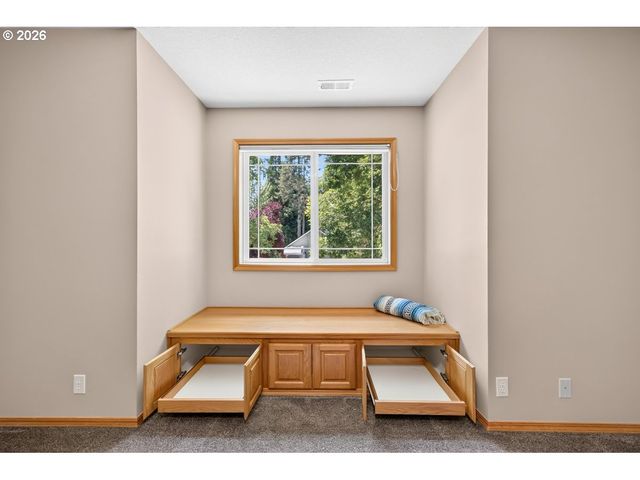 2832 Ne LORIE Dr, Hillsboro, OR 97124