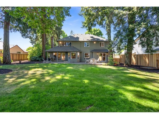 2832 Ne LORIE Dr, Hillsboro, OR 97124