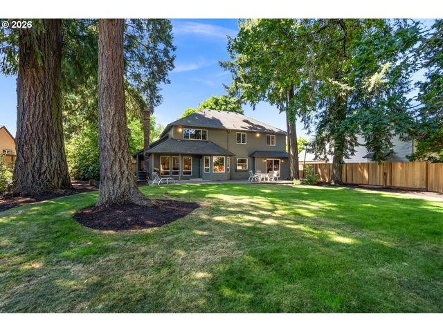 2832 Ne LORIE Dr, Hillsboro, OR 97124