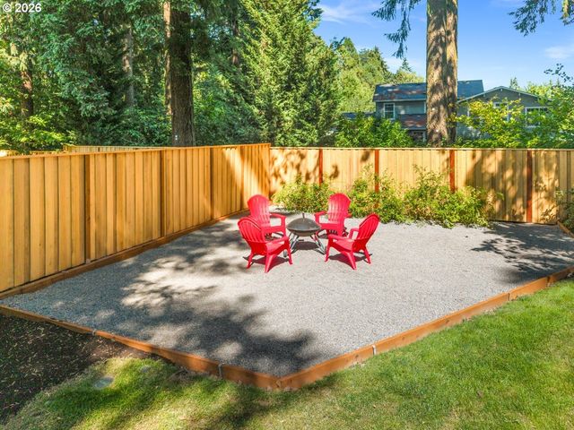 2832 Ne LORIE Dr, Hillsboro, OR 97124