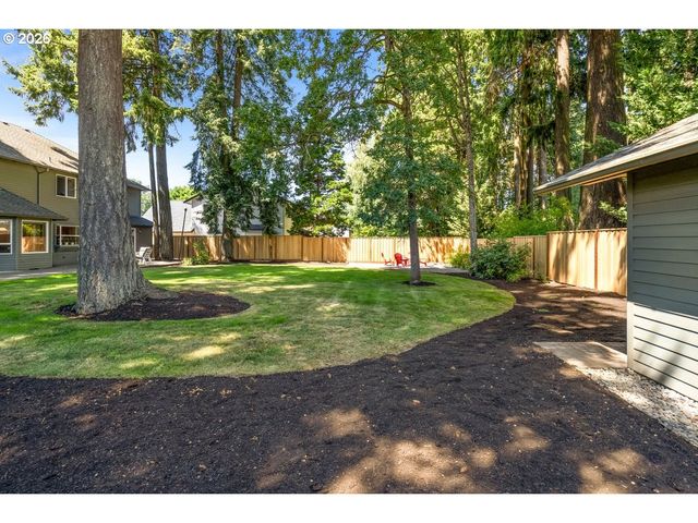 2832 Ne LORIE Dr, Hillsboro, OR 97124
