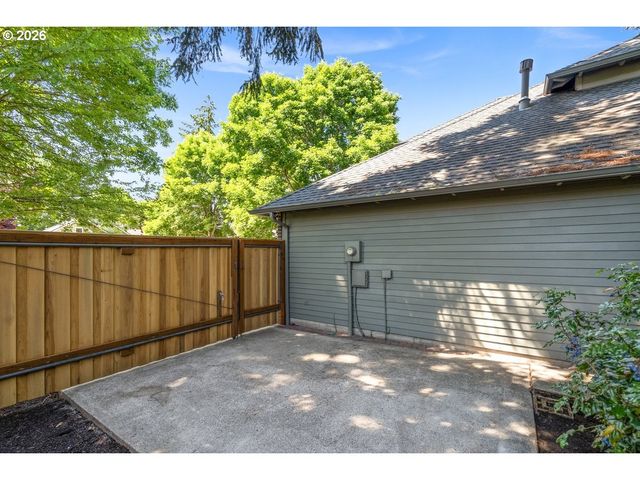 2832 Ne LORIE Dr, Hillsboro, OR 97124