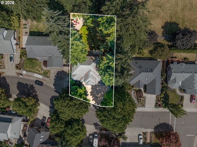 2832 Ne LORIE Dr, Hillsboro, OR 97124
