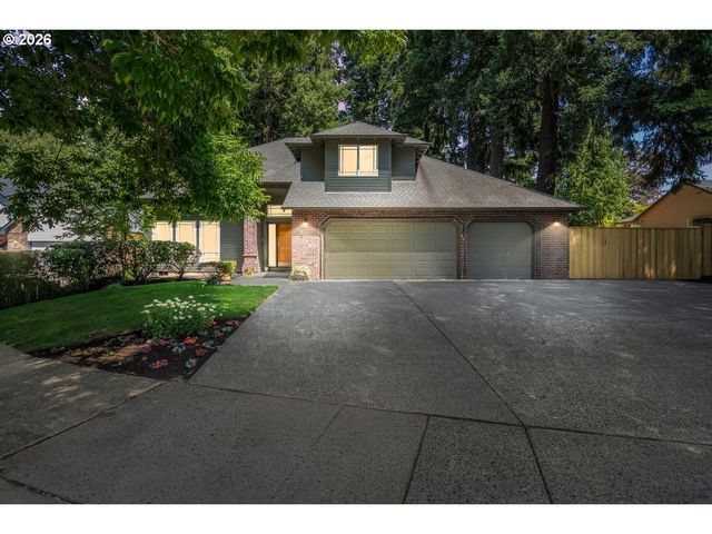 2832 Ne LORIE Dr, Hillsboro, OR 97124