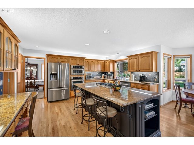 2832 Ne LORIE Dr, Hillsboro, OR 97124