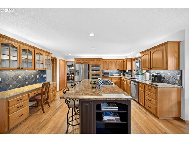 2832 Ne LORIE Dr, Hillsboro, OR 97124