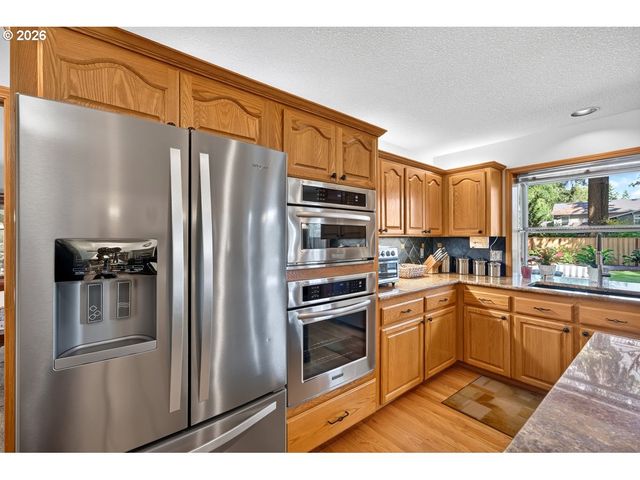 2832 Ne LORIE Dr, Hillsboro, OR 97124