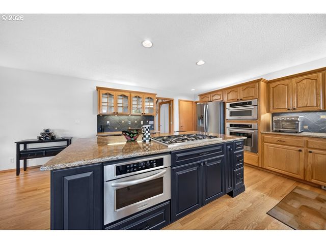 2832 Ne LORIE Dr, Hillsboro, OR 97124