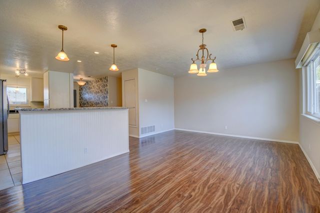 5316 Van Christopher Drive NE, Albuquerque, NM 87111