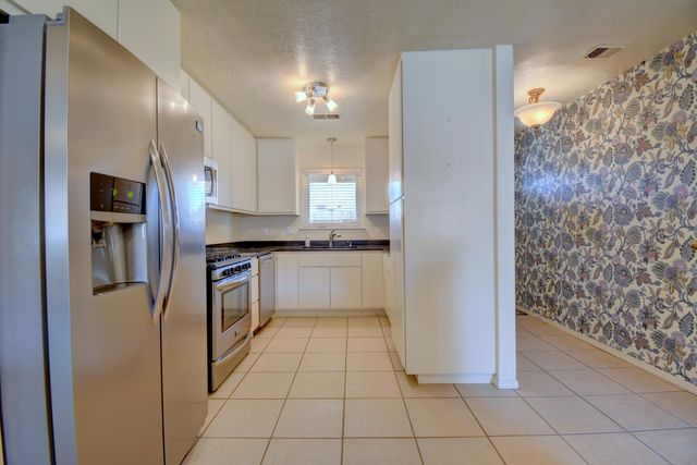 5316 Van Christopher Drive NE, Albuquerque, NM 87111