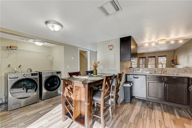 2080 Karen Avenue 20, Las Vegas, NV 89169
