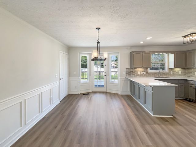 104 Hunterwood Dr, White House, TN 37188
