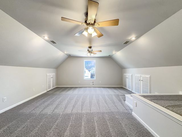 104 Hunterwood Dr, White House, TN 37188