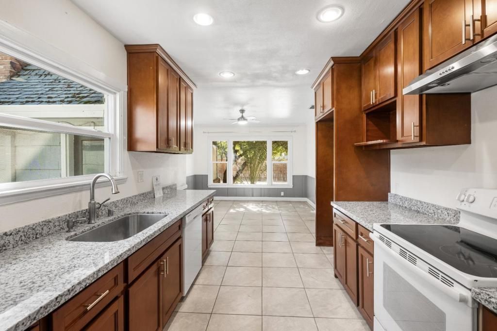 Image 16 of property listing at 2905 Garfield Avenue, Carmichael, CA 95608