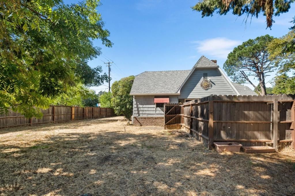 Image 30 of property listing at 2905 Garfield Avenue, Carmichael, CA 95608