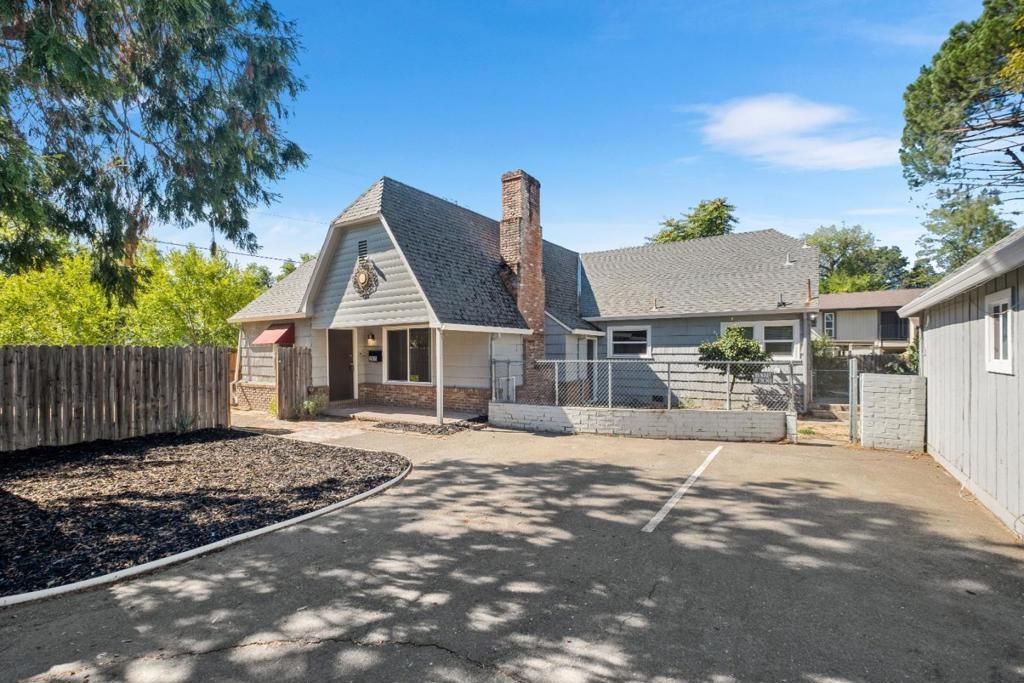 Image 4 of property listing at 2905 Garfield Avenue, Carmichael, CA 95608