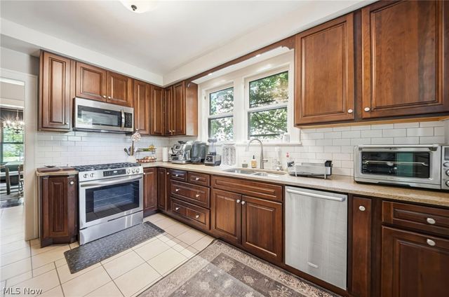2840 Berkshire Road, Cleveland Heights, OH 44118