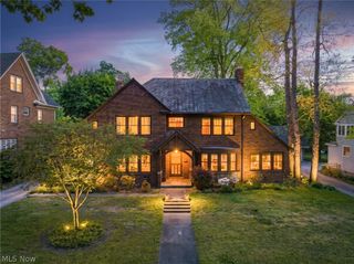 2840 Berkshire Road, Cleveland Heights, OH 44118