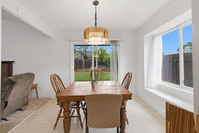 8209 Cottongin Way, Sacramento, CA 95828