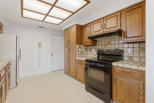 8209 Cottongin Way, Sacramento, CA 95828