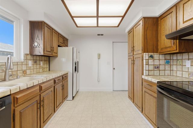 8209 Cottongin Way, Sacramento, CA 95828