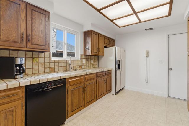 8209 Cottongin Way, Sacramento, CA 95828