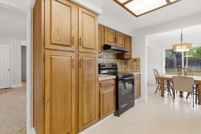 8209 Cottongin Way, Sacramento, CA 95828